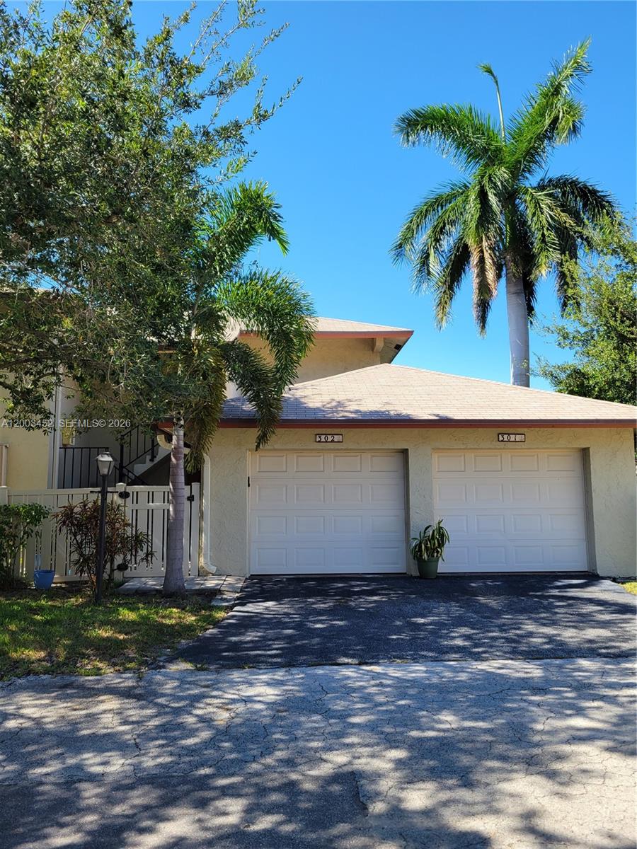 Great location!! in a highly desirable community Lighthouse Village. The community is pet friendly and is near the beach!!, shops and restaurants. The unit is 2/2, second floor, recently painted, update kitchen with newstainless steel appliances and quartz countertops, washer and dryer inside the unit, both bathrooms areremodeled, it has a bathtub with hydro massage, the corner location of the unit provides abundant naturallighting.HOA covers water,roof, exterior and hurricane insurance . Great opportunity in a quiet community!