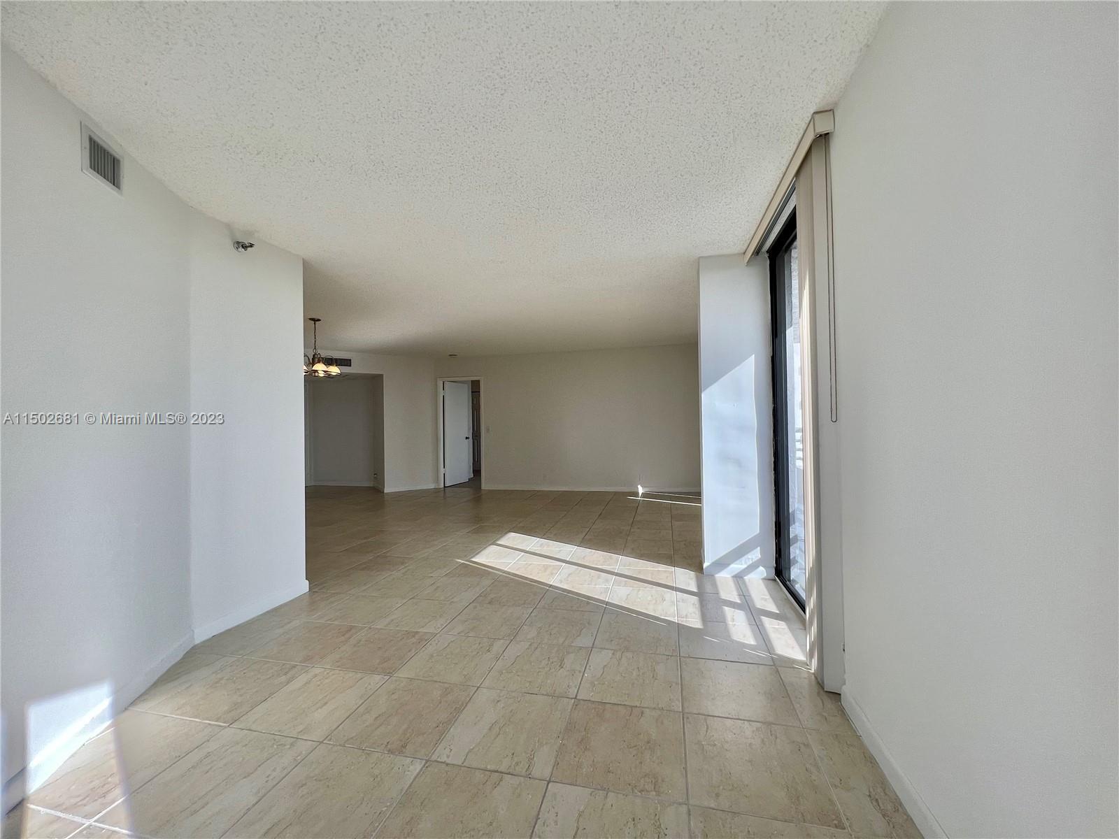 PARC CENTRAL AVENTURA SOU - Residential Lease