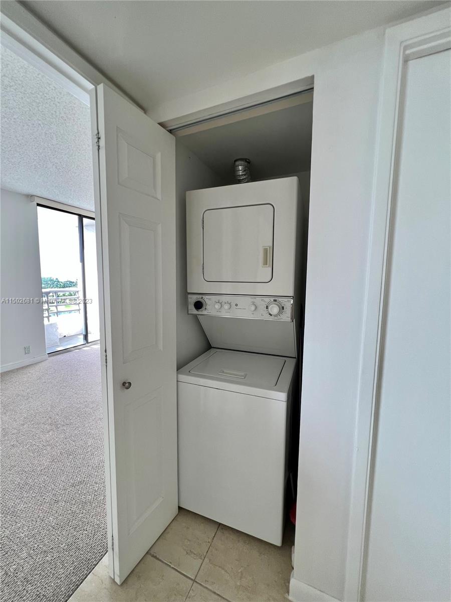 PARC CENTRAL AVENTURA SOU - Residential Lease