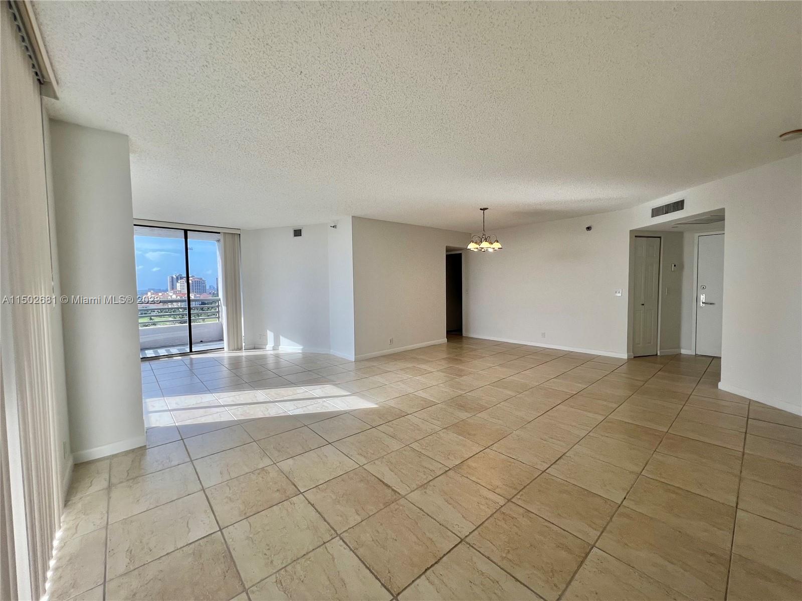 PARC CENTRAL AVENTURA SOU - Residential Lease