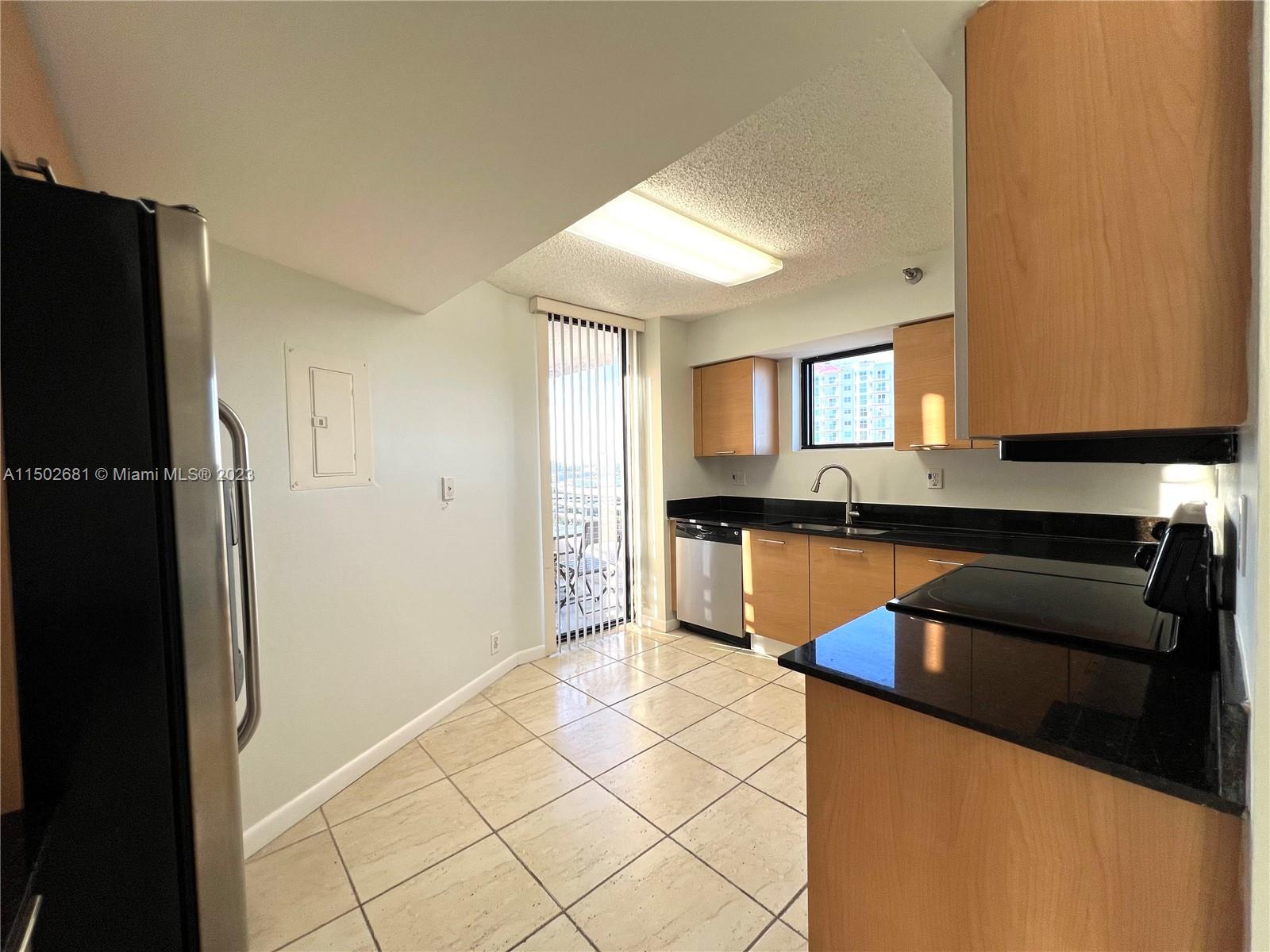PARC CENTRAL AVENTURA SOU - Residential Lease