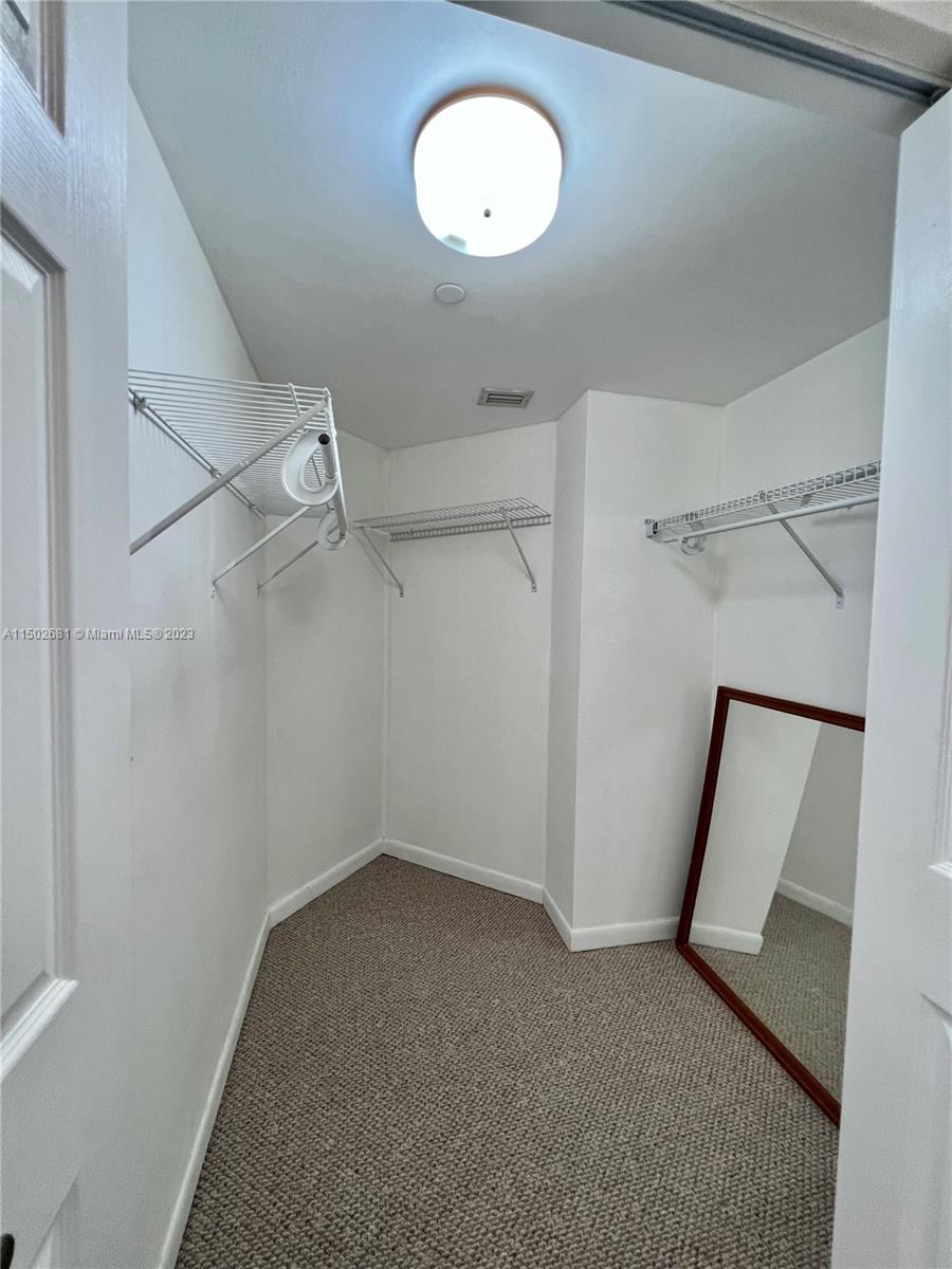 PARC CENTRAL AVENTURA SOU - Residential Lease