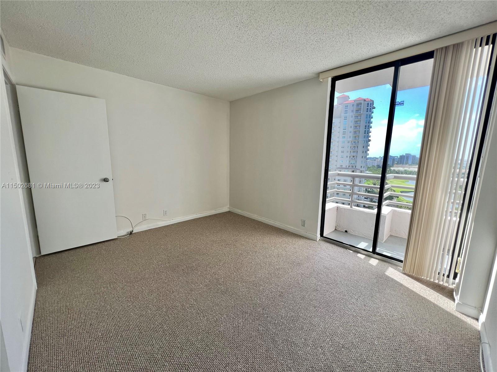 PARC CENTRAL AVENTURA SOU - Residential Lease