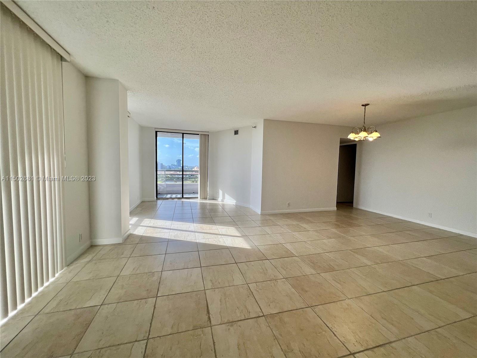 PARC CENTRAL AVENTURA SOU - Residential Lease