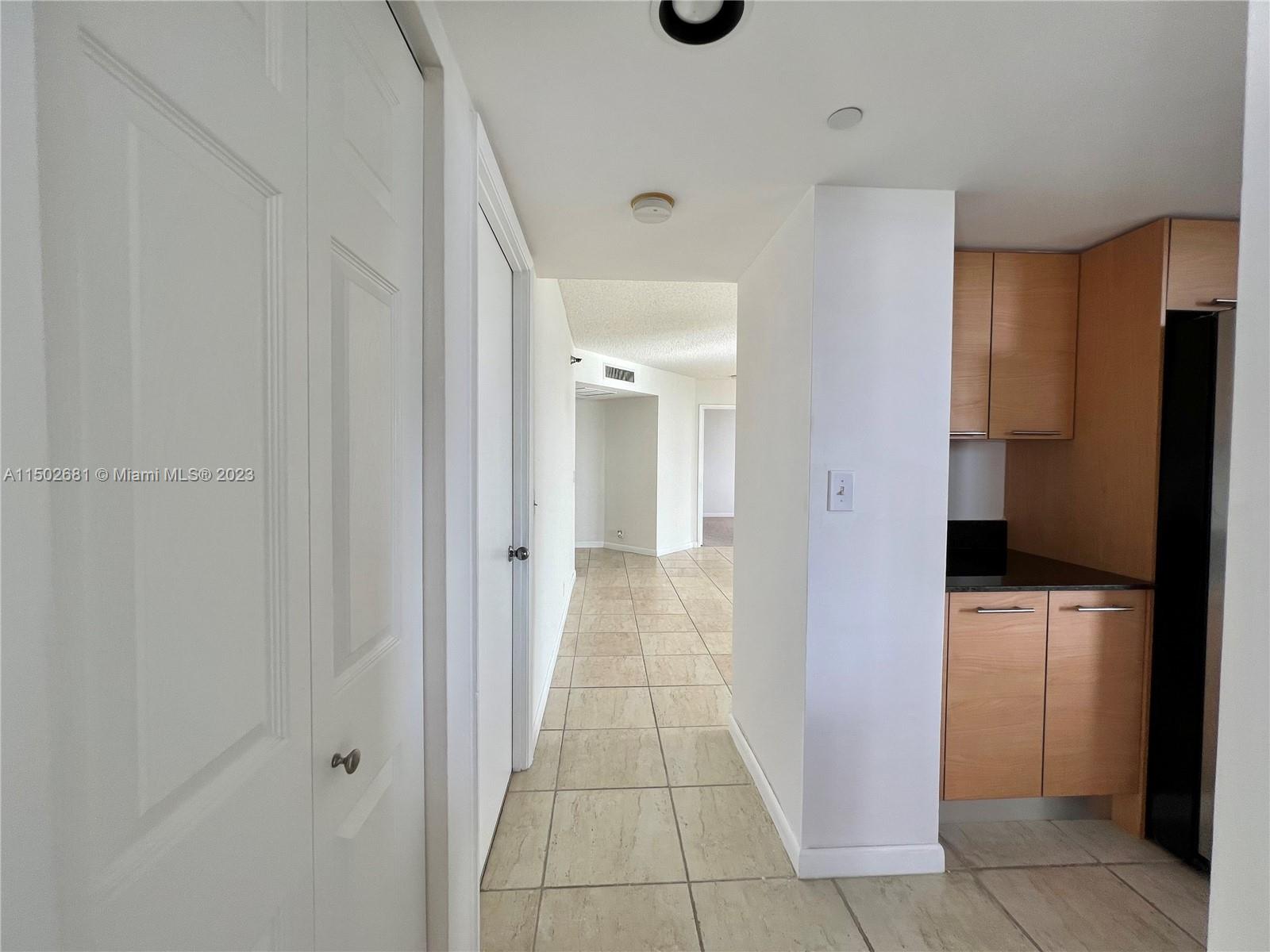 PARC CENTRAL AVENTURA SOU - Residential Lease