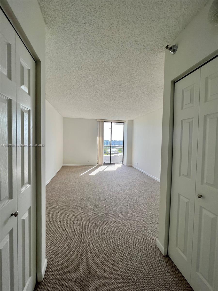 PARC CENTRAL AVENTURA SOU - Residential Lease