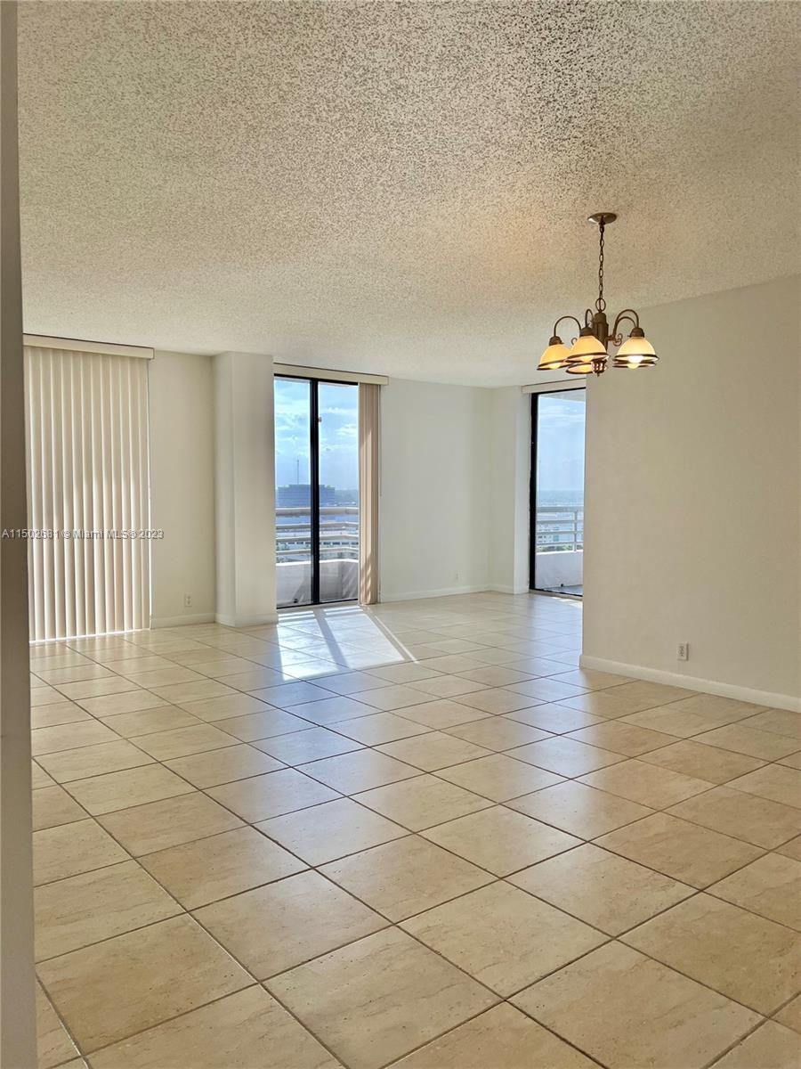 PARC CENTRAL AVENTURA SOU - Residential Lease