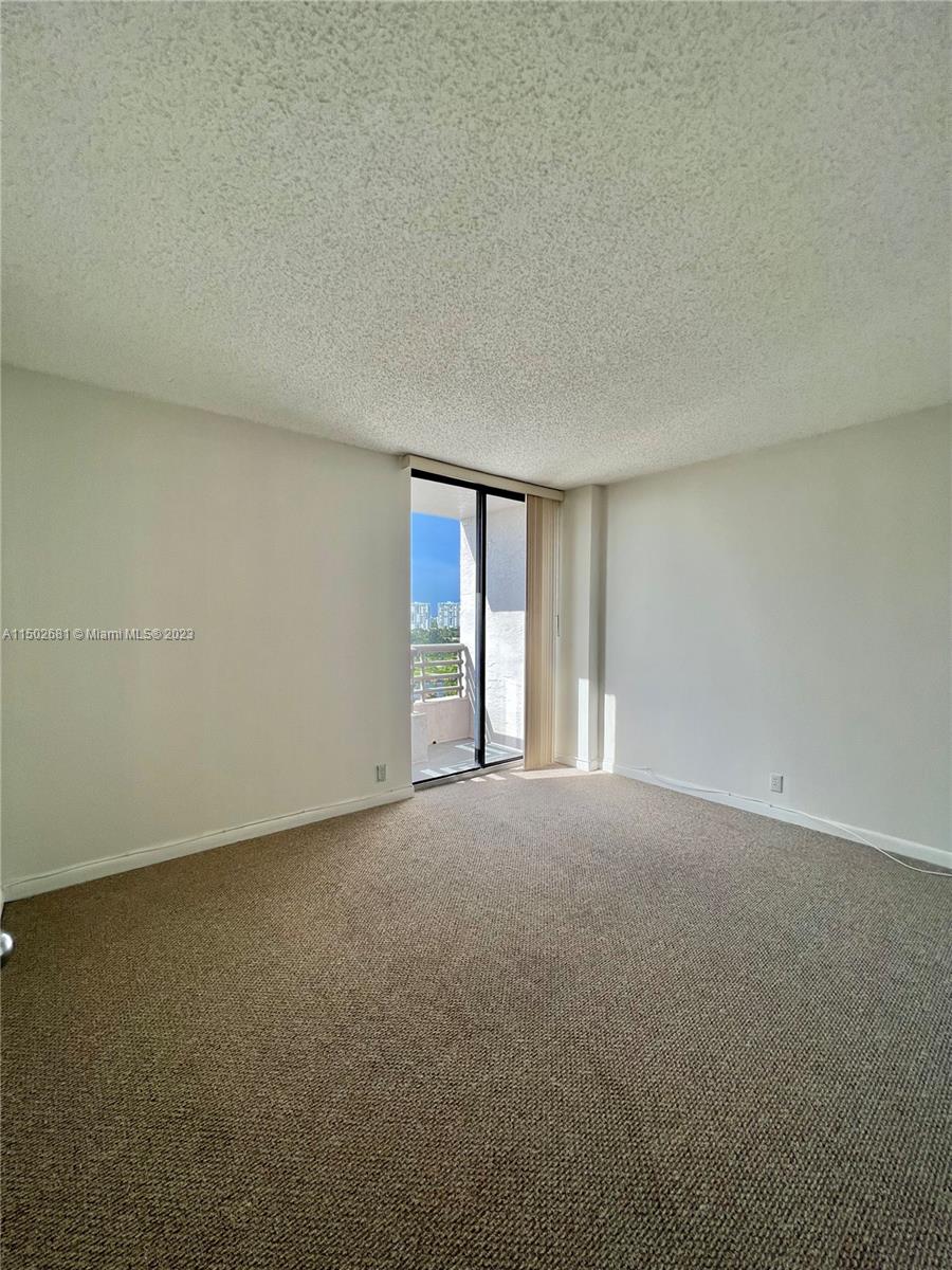 PARC CENTRAL AVENTURA SOU - Residential Lease