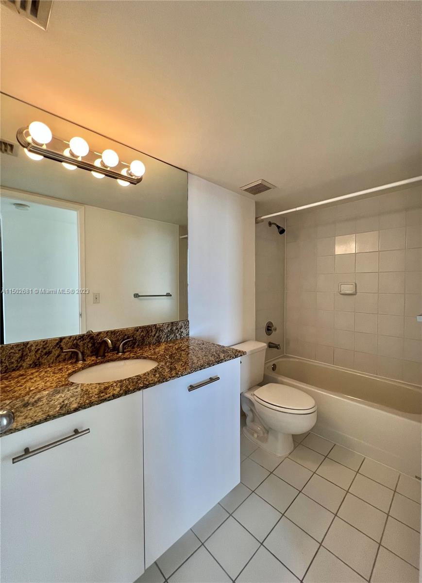 PARC CENTRAL AVENTURA SOU - Residential Lease
