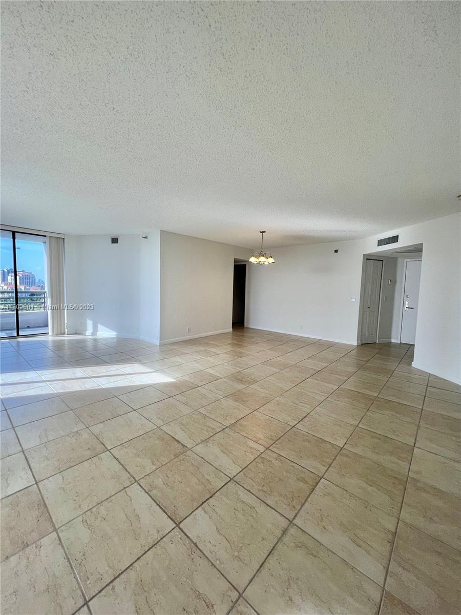 PARC CENTRAL AVENTURA SOU - Residential Lease
