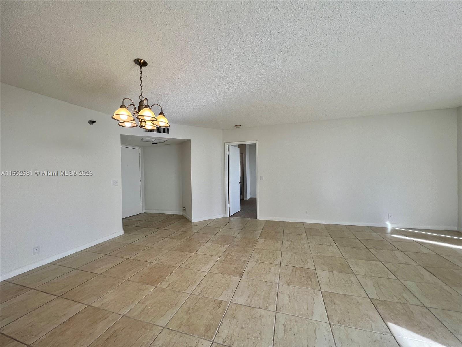 PARC CENTRAL AVENTURA SOU - Residential Lease