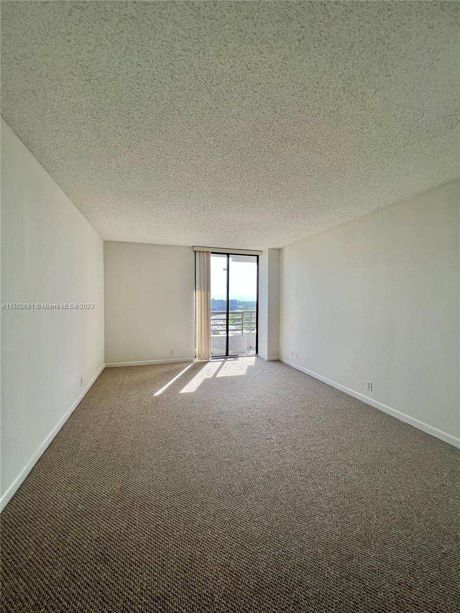 PARC CENTRAL AVENTURA SOU - Residential Lease