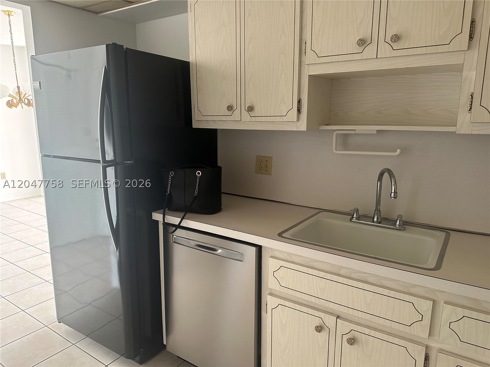 HEMISPHERES CONDO - Residential Lease