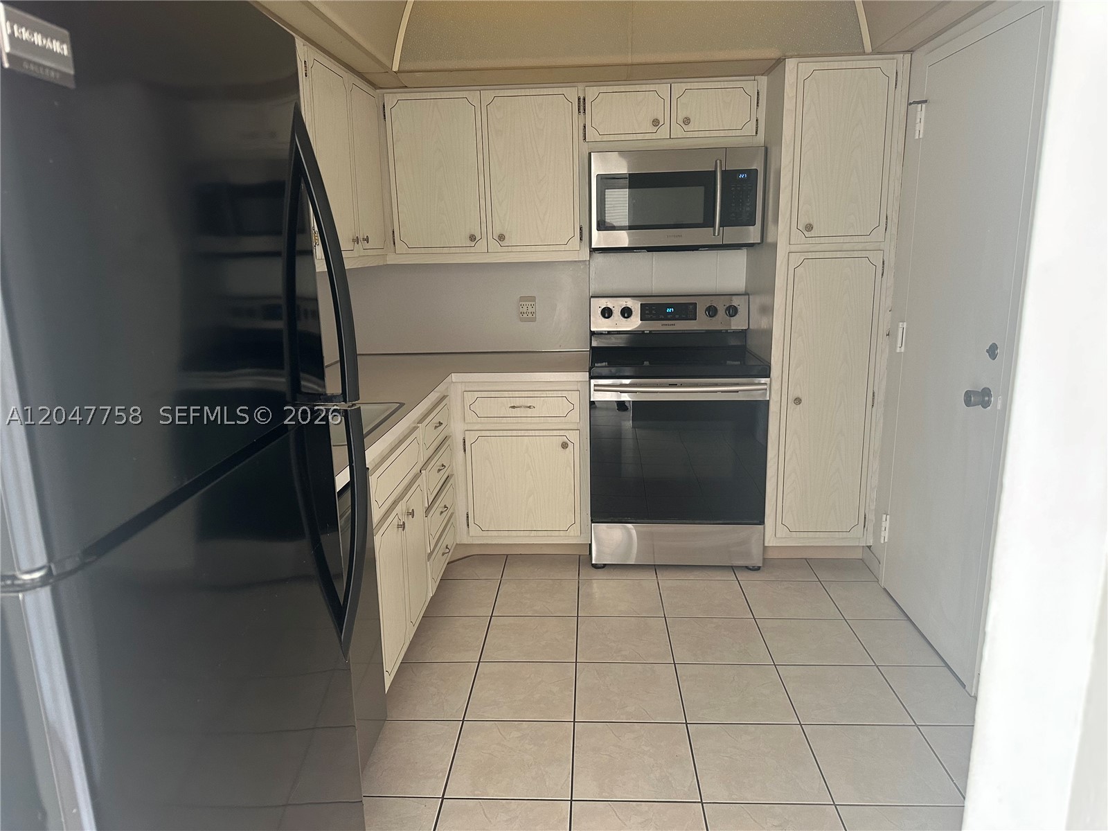 HEMISPHERES CONDO - Residential Lease