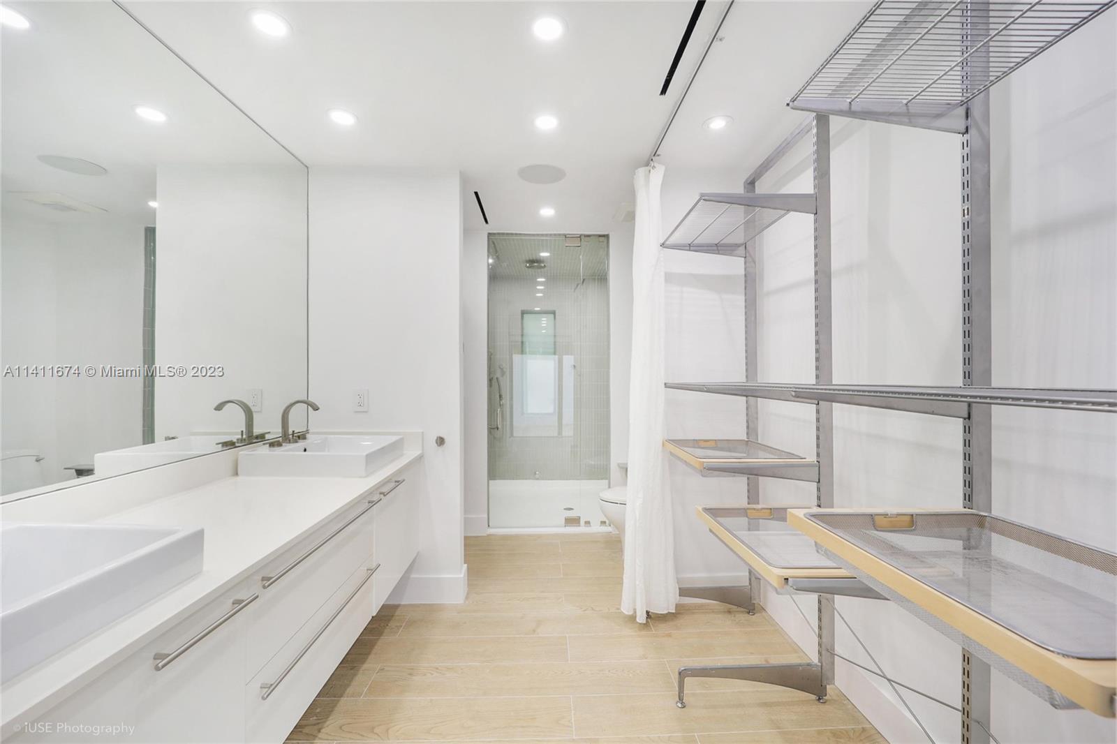PARK PLAZA - Residential Lease