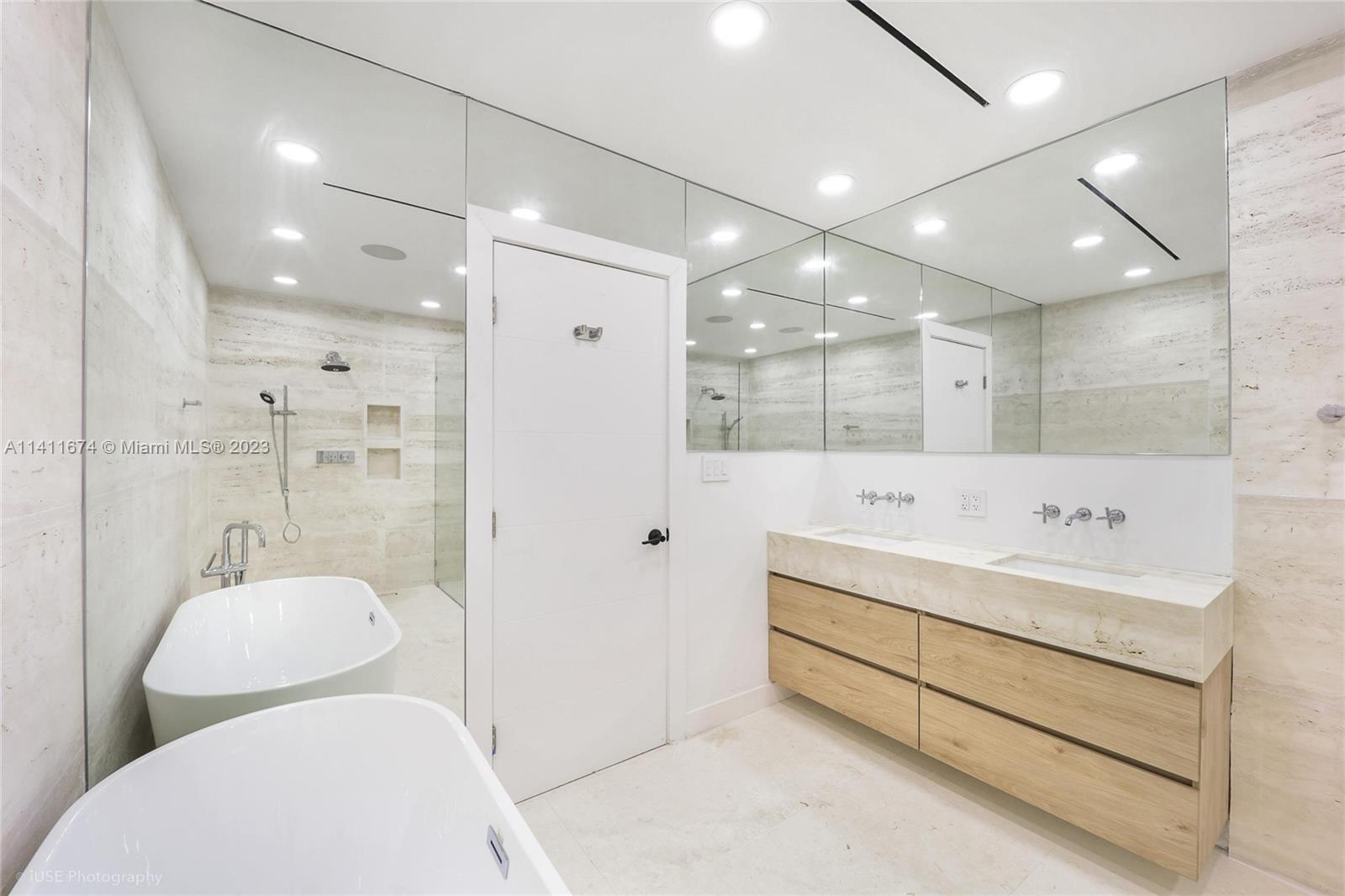 PARK PLAZA - Residential Lease