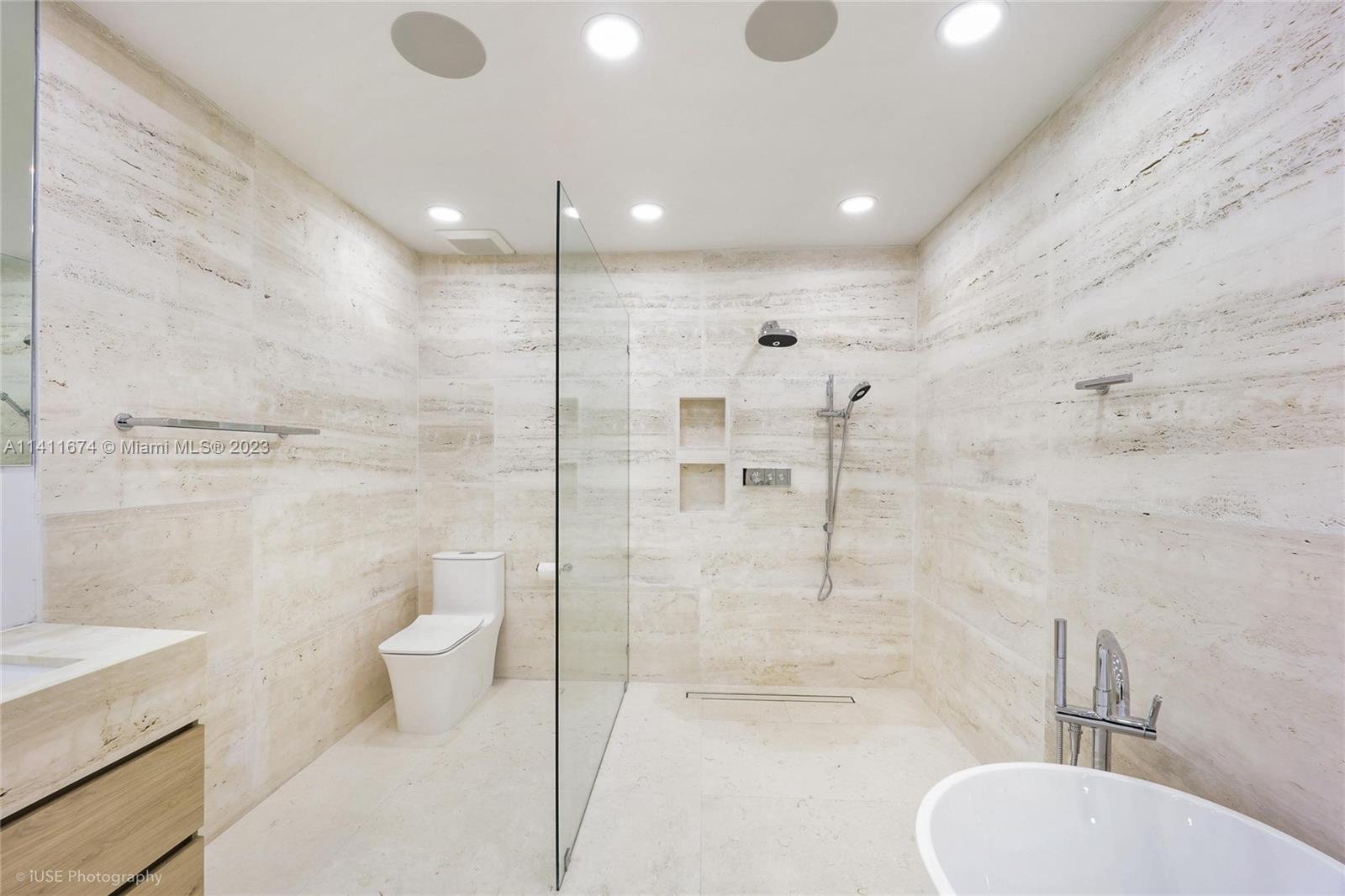 PARK PLAZA - Residential Lease