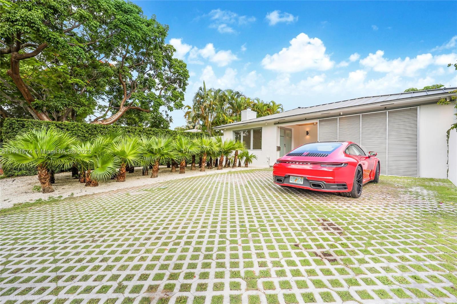 PARK PLAZA - Residential Lease