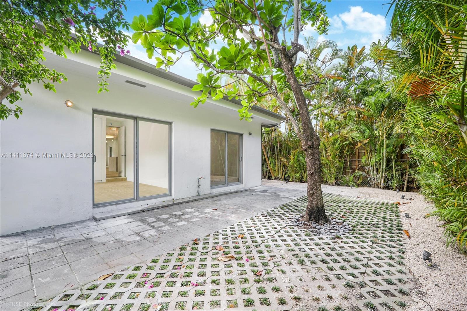 PARK PLAZA - Residential Lease