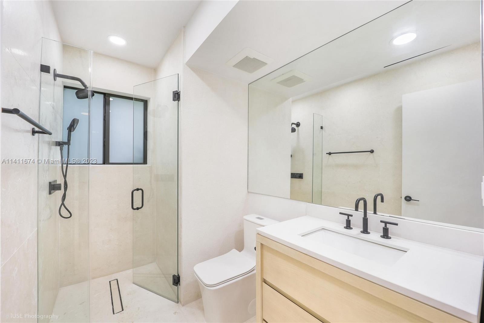 PARK PLAZA - Residential Lease