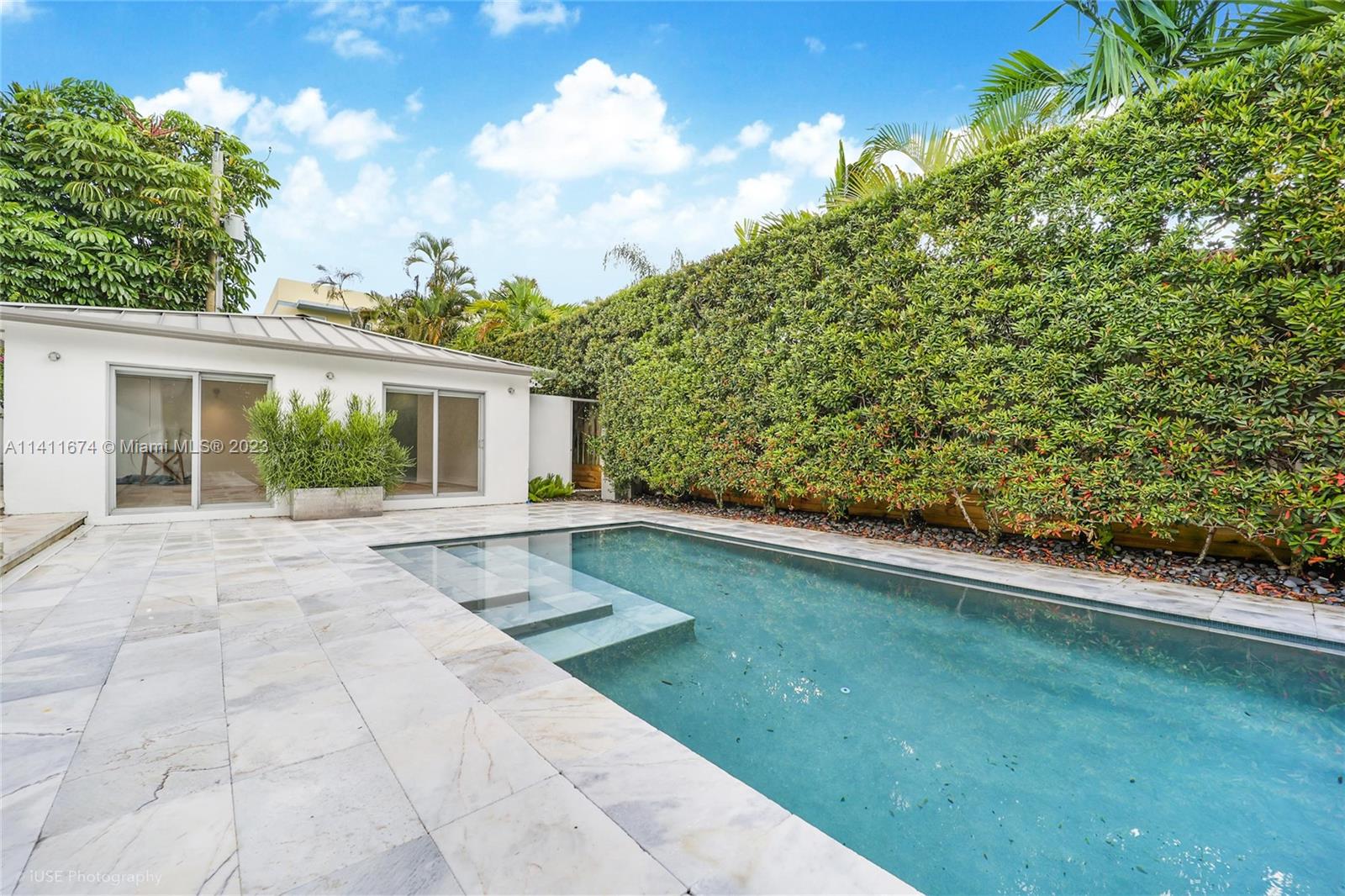 PARK PLAZA - Residential Lease