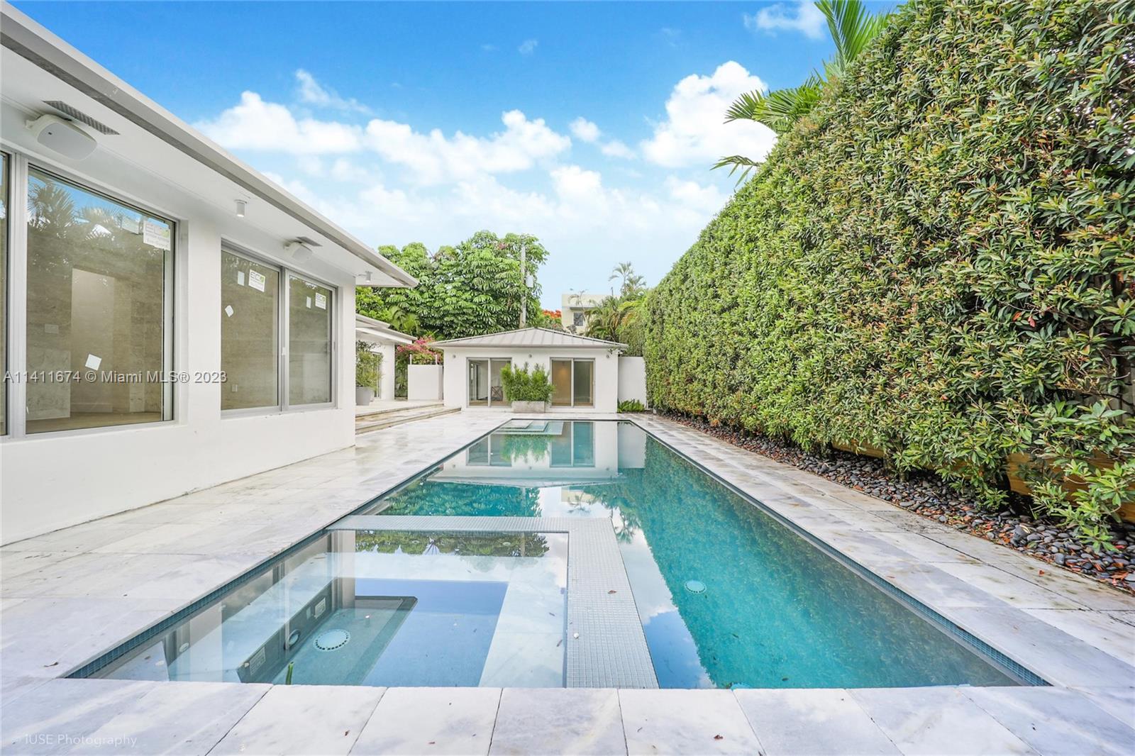 PARK PLAZA - Residential Lease