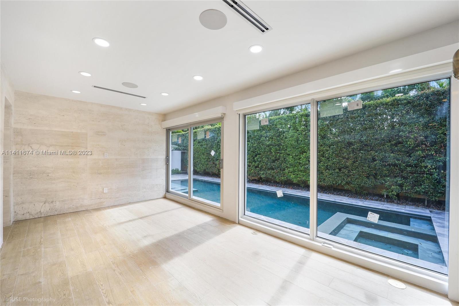 PARK PLAZA - Residential Lease