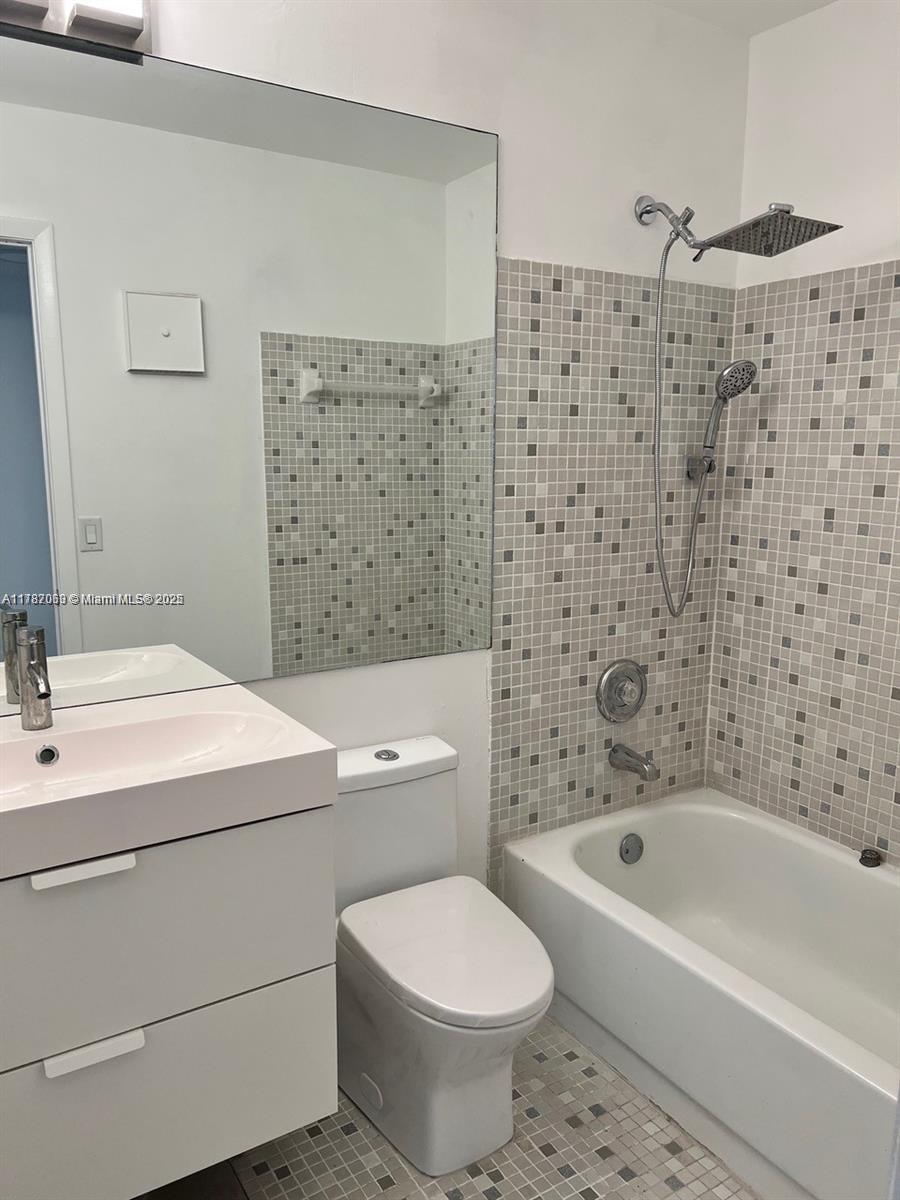 LAKEVIEW AT THE HAMMOCKS - Residential Lease