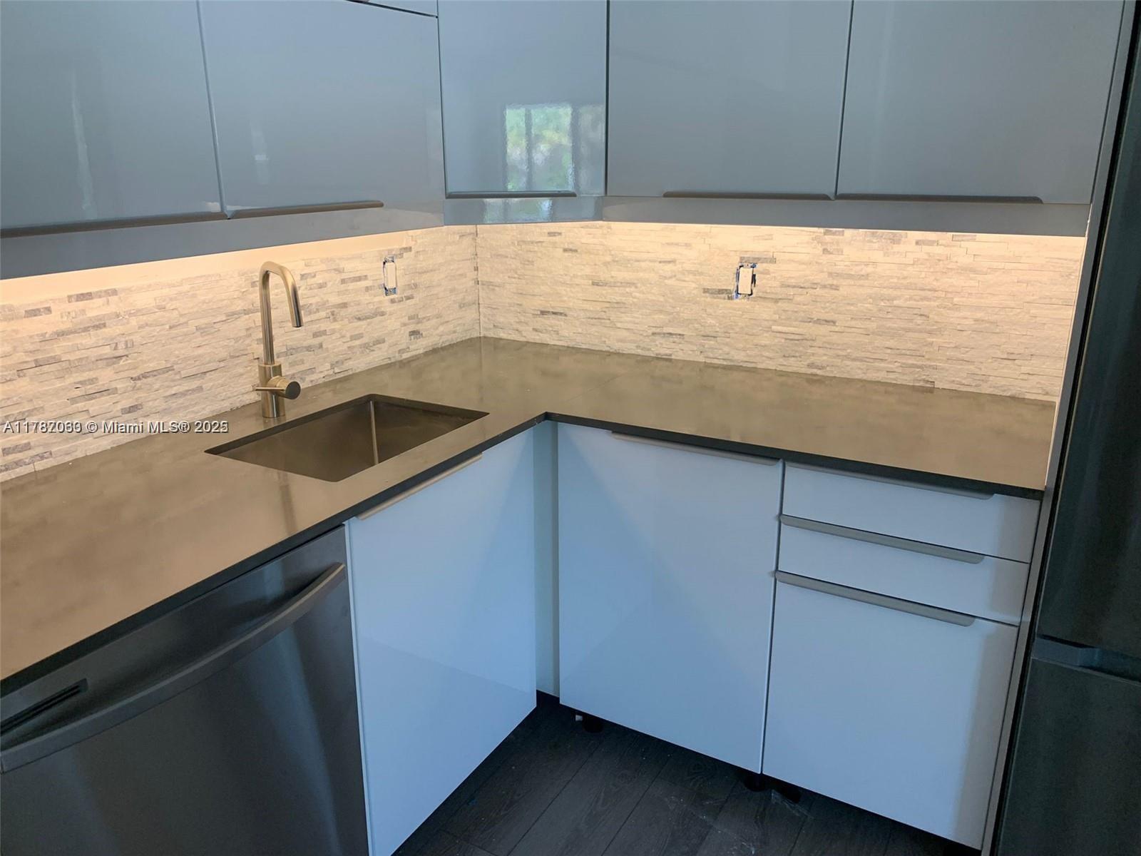 LAKEVIEW AT THE HAMMOCKS - Residential Lease