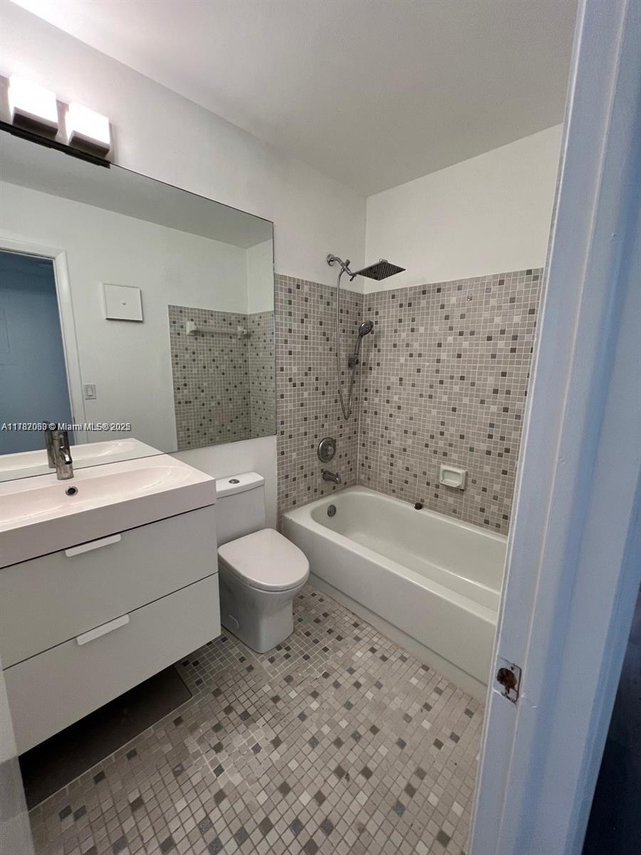 LAKEVIEW AT THE HAMMOCKS - Residential Lease