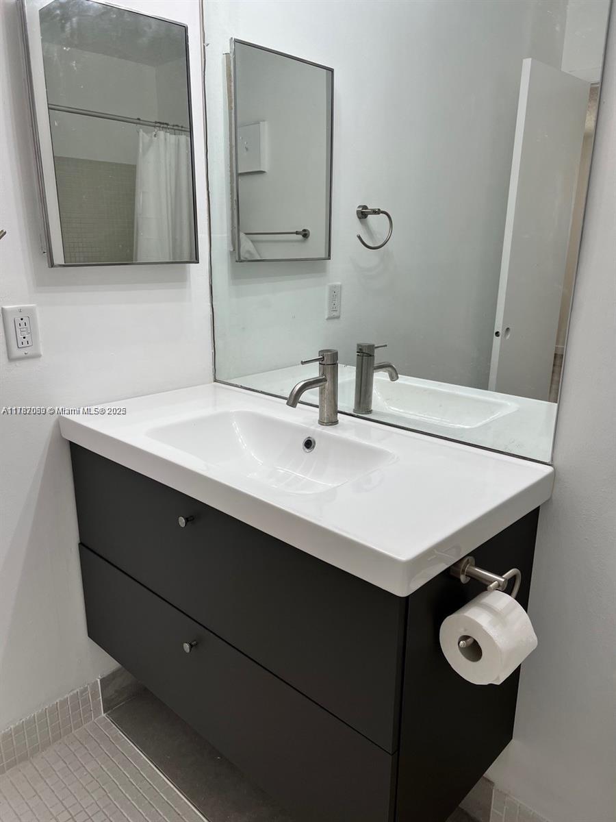 LAKEVIEW AT THE HAMMOCKS - Residential Lease