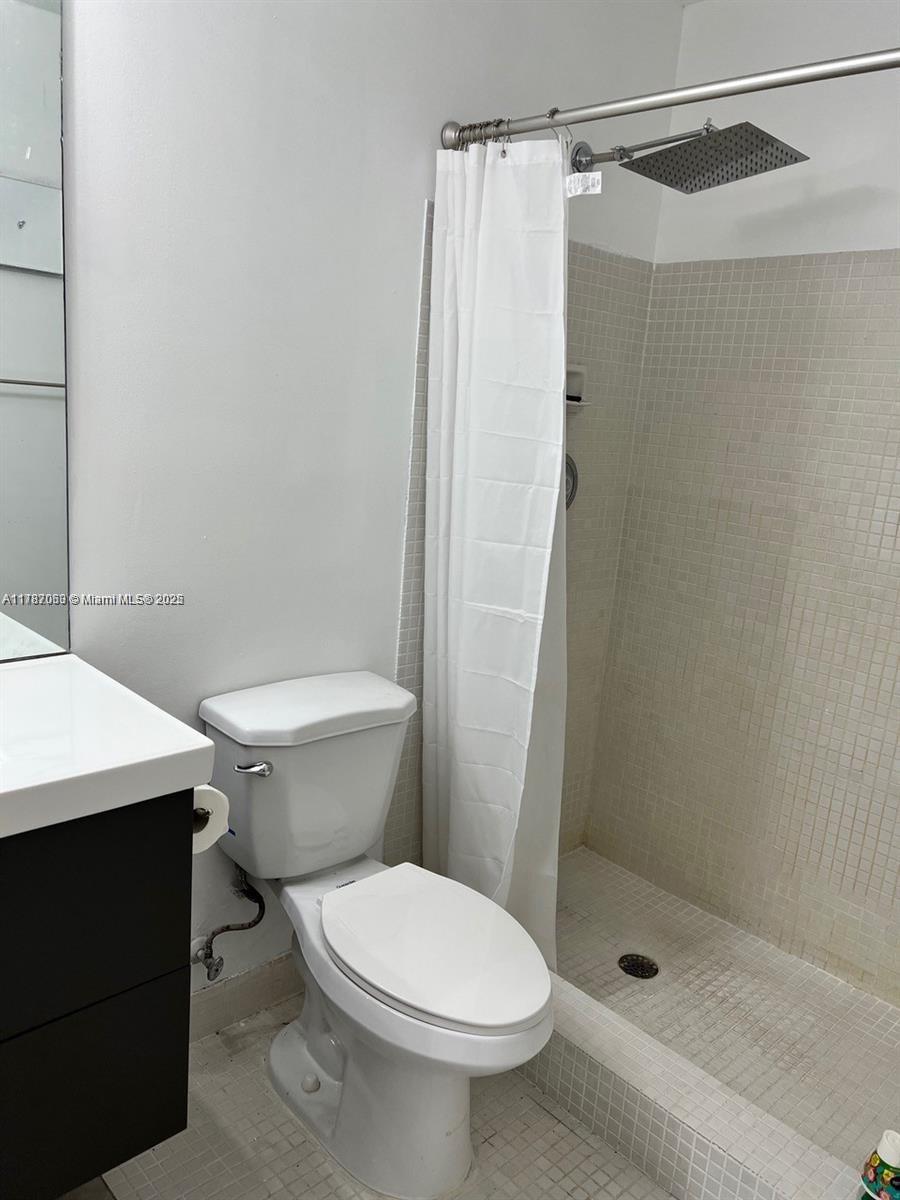 LAKEVIEW AT THE HAMMOCKS - Residential Lease