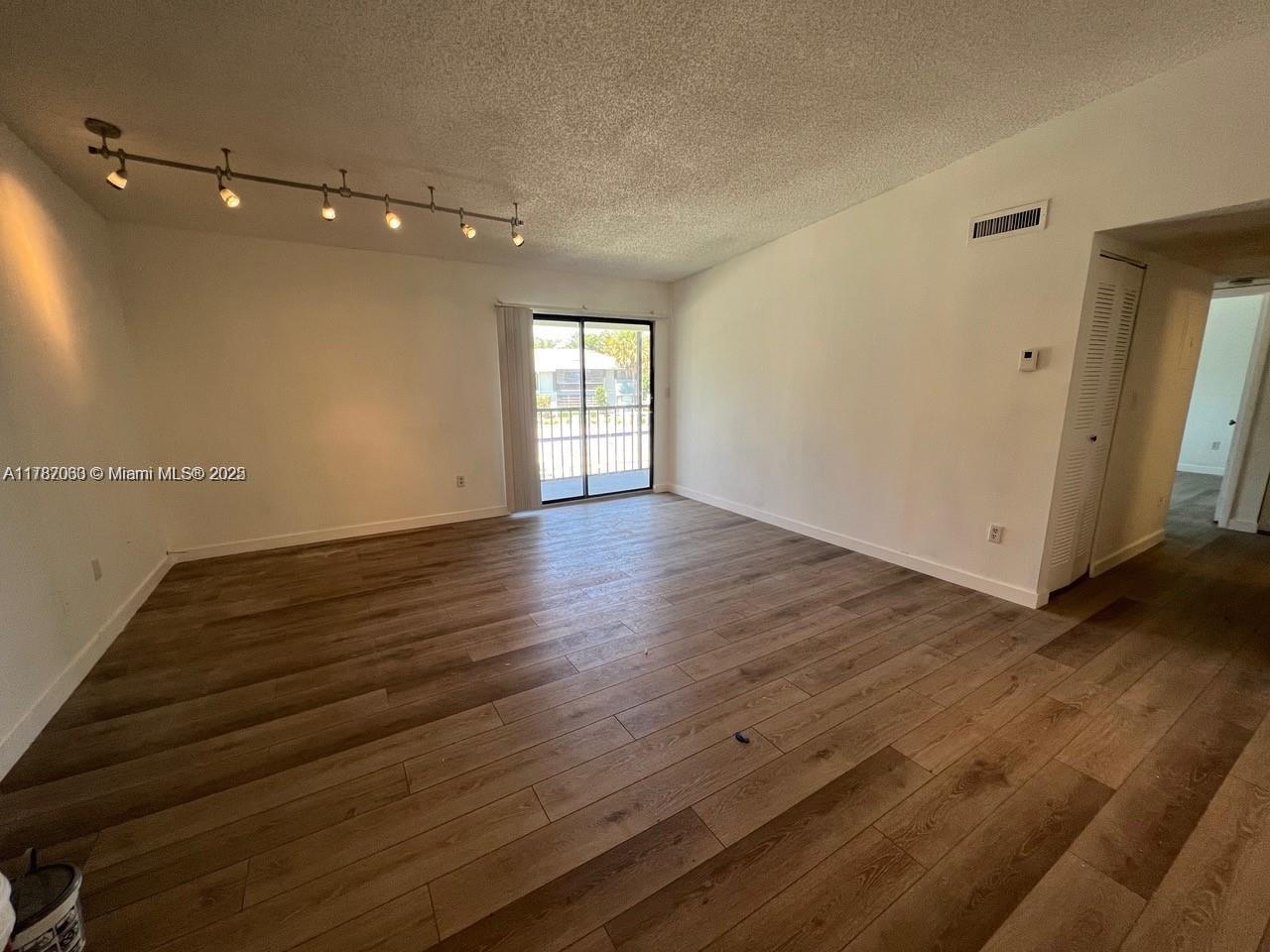 This wonderfully renovated condo has brand new appliances! This is the perfect place to call your new home with a quiet neighborhood and a wonderful walkway that circles the nearby lake! Additionally, there are 4 tennis courts, 3 pool centers, gym and exercise rooms, outdoor gym by the lake, bike trail, volleyball and 2 magnificent basketball courts. The community also offers a number of special events & activities, such as stretch & relaxation, pilates, aerobics, yoga and the amazing parties like the 4 of July fireworks, Halloween, Christmas and New Years eve Party, Summer activities for kids and adults like Water Splash days, etc
