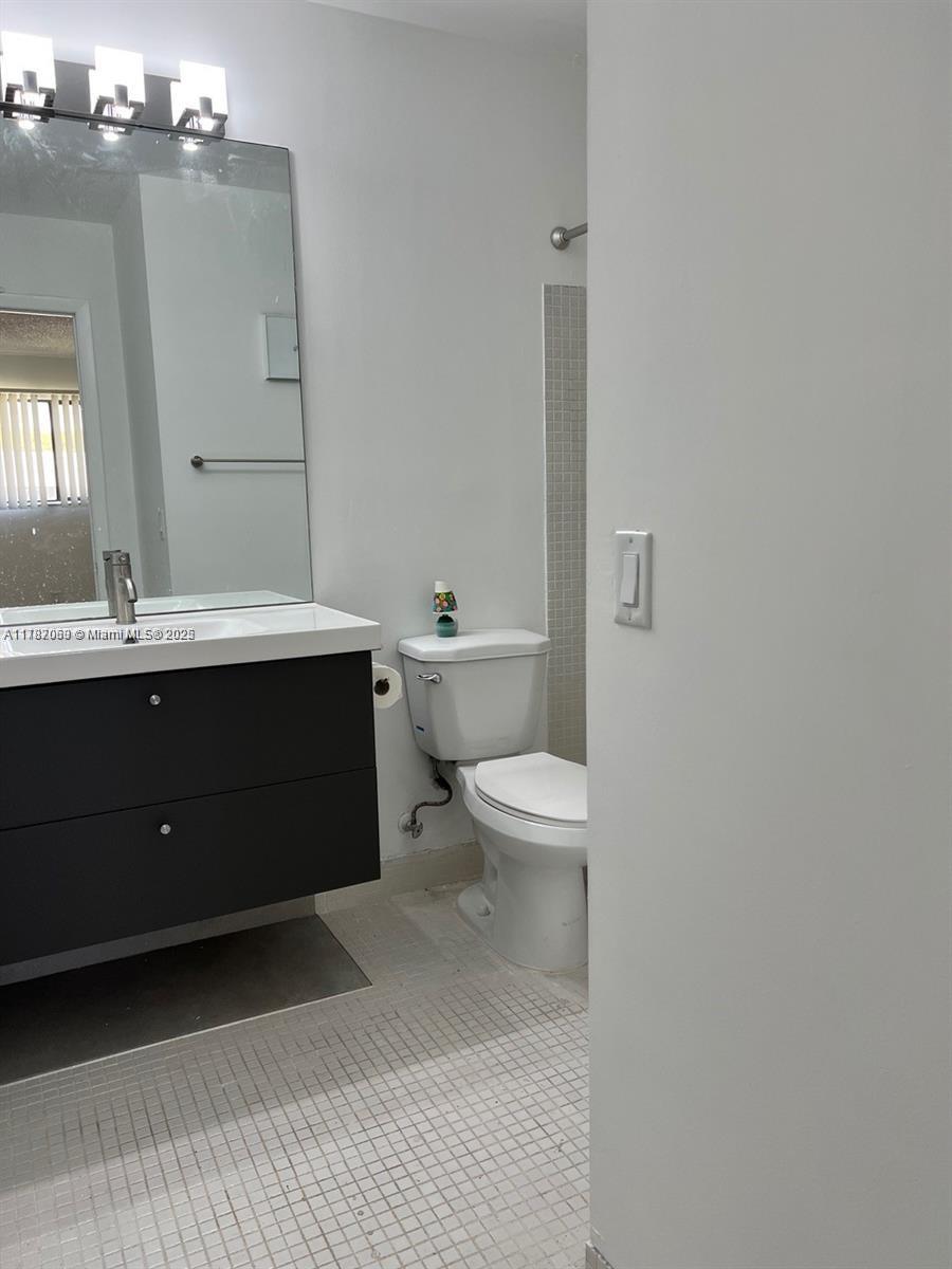 LAKEVIEW AT THE HAMMOCKS - Residential Lease