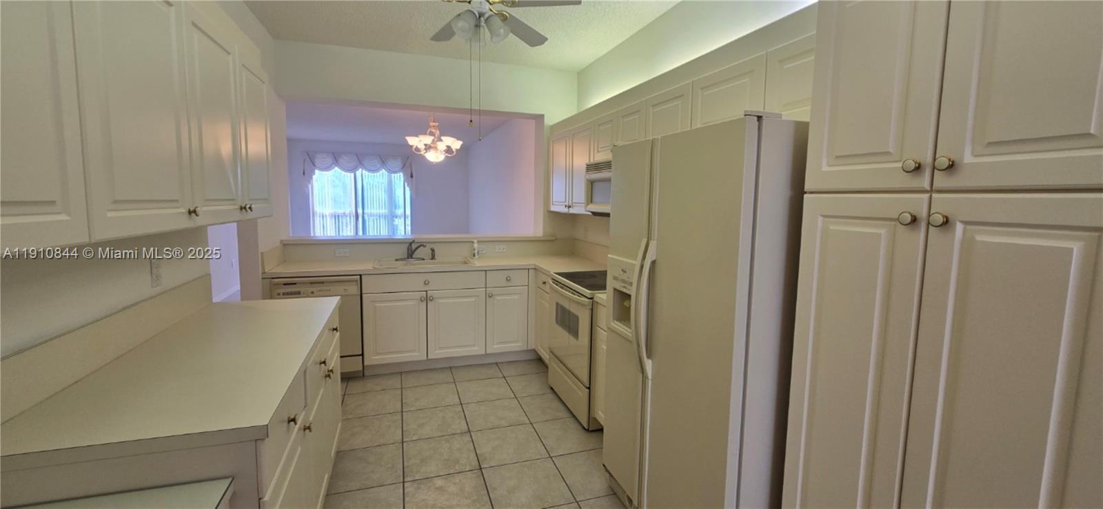 SOUTHAMPTON CONDOMINIUM J - Residential