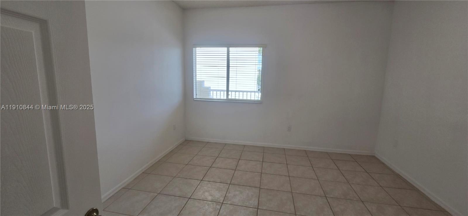 SOUTHAMPTON CONDOMINIUM J - Residential
