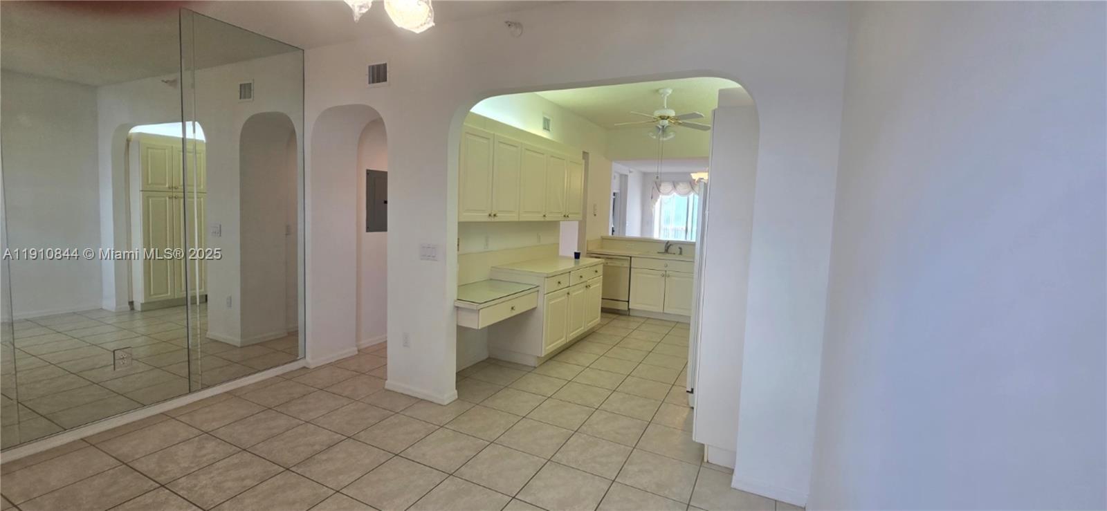 SOUTHAMPTON CONDOMINIUM J - Residential