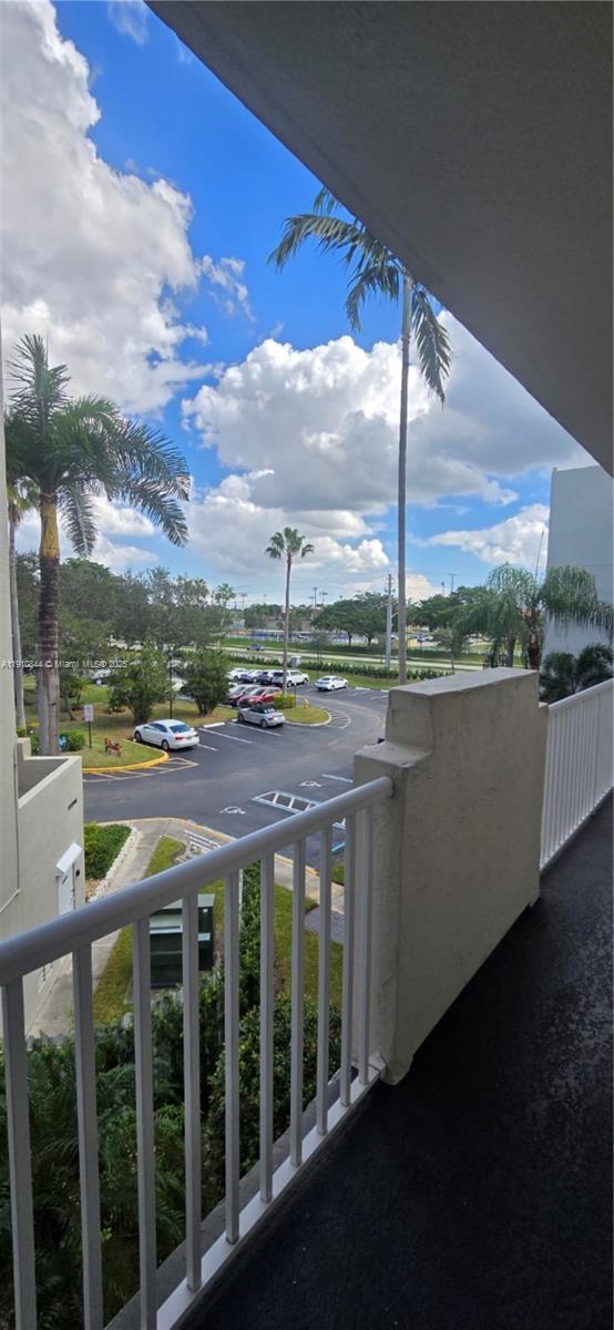 SOUTHAMPTON CONDOMINIUM J - Residential