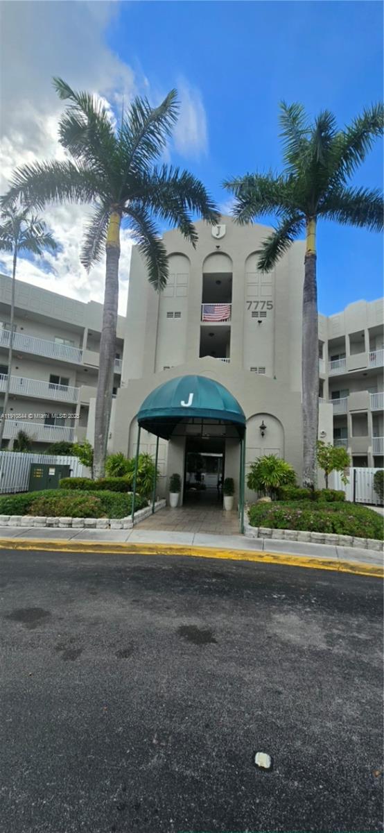 SOUTHAMPTON CONDOMINIUM J - Residential