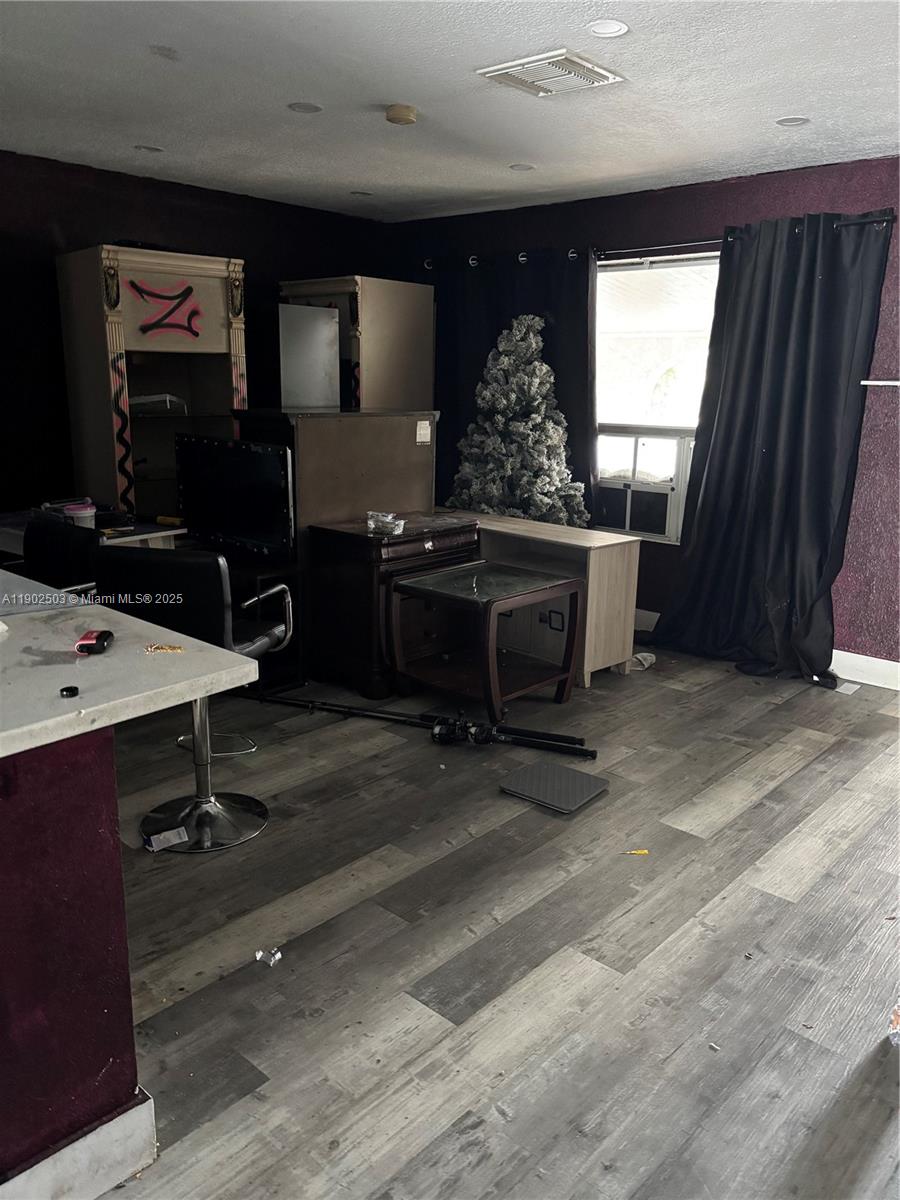 DRIFTWOOD PLAZA - Residential