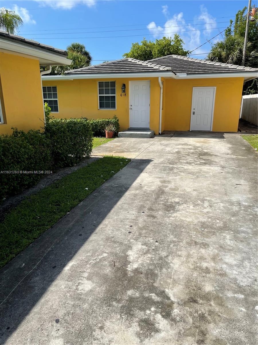 Newly renovated, Granite countertops, stainless steel appliances, large yard and plenty of parking, desirable , rarely available location,  located near parks, beaches, intracoastal, shopping and restaurants.