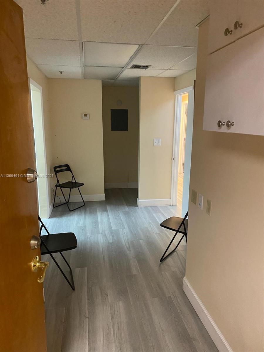 Come check out this great office located close to Coconut Grove and Coral Gables. Great opportunity for starter business and entertaining clients. Highways Airport and Downtown Miami are just minutes away!! Plenty of fine dining in the area to take our your clients!!