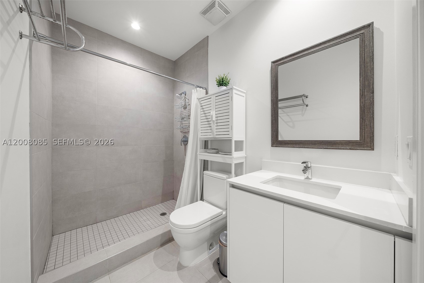 ELEVEN IN THE ROADS CONDO - Residential