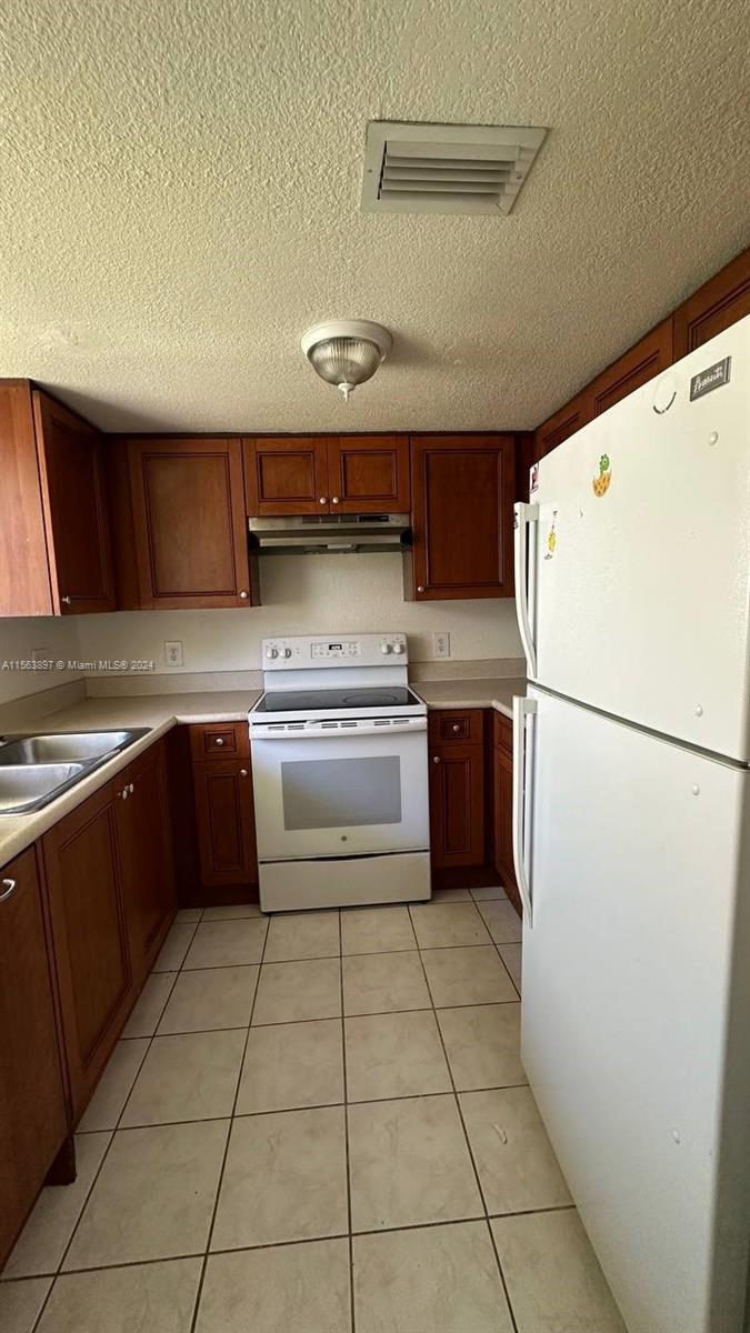EAST VIEW GARDENS - Residential Lease
