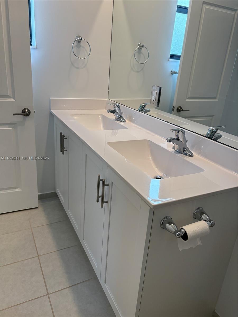 AQUABELLA NORTH - Residential Lease