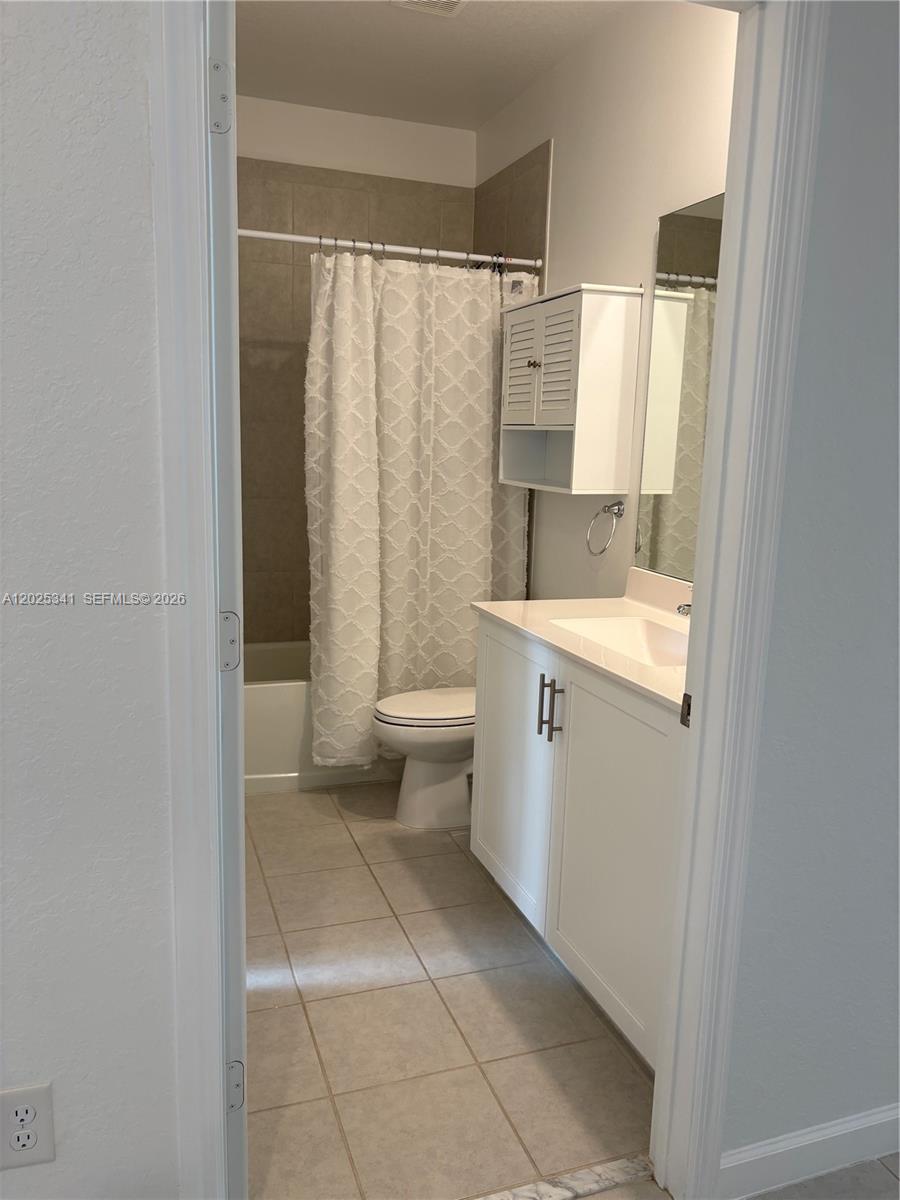 AQUABELLA NORTH - Residential Lease