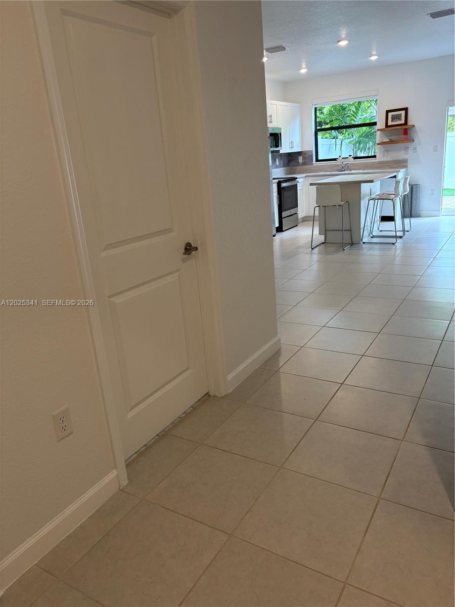 AQUABELLA NORTH - Residential Lease