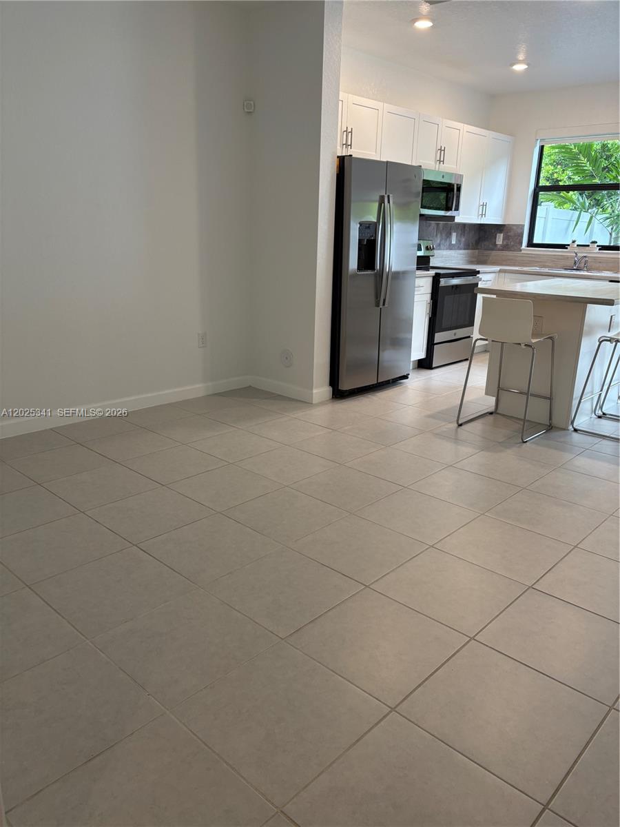 AQUABELLA NORTH - Residential Lease