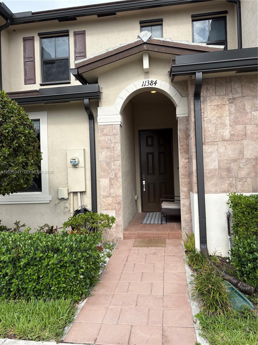 AQUABELLA NORTH - Residential Lease