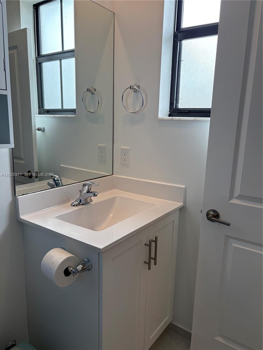 AQUABELLA NORTH - Residential Lease